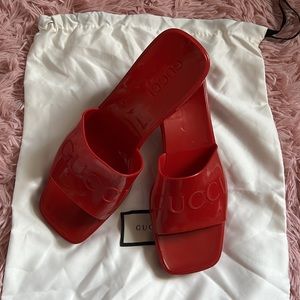 GUCCI Rubber Logo Platform Slide Sandal